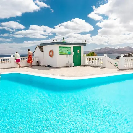 Horizon Apartments Colinas Del Sol, Terraza Con Vistas Al Mar Y Piscina Compartida